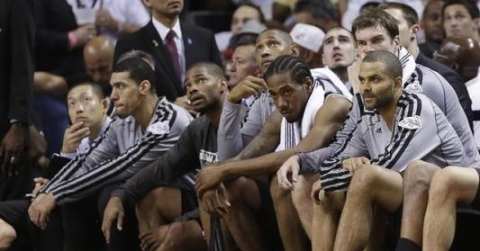 足球巴萨主帅称赞中场新核：不可替代（巴萨主帅力赞中场新核：无可替代）