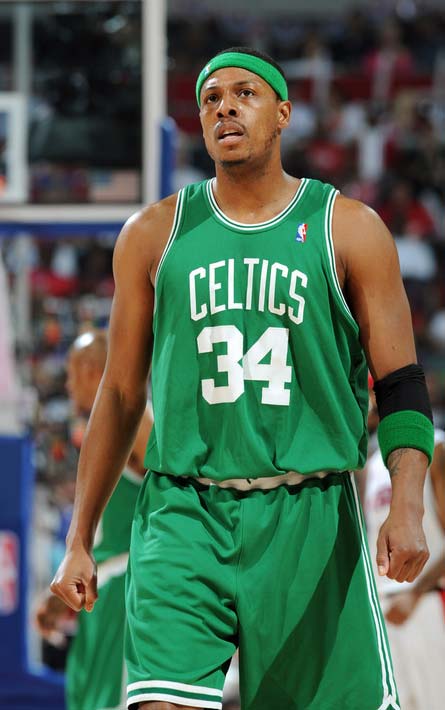 赛后情书：皇马不敌利物浦菜的发昏，拜仁大战巴黎脏的一批！（赛后情书：皇马负于利物浦状态低迷，拜仁与巴黎火药味十足）