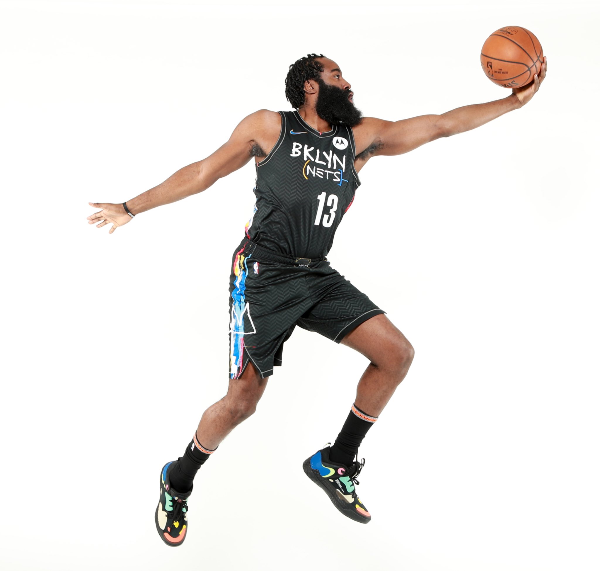 意媒：桑德兰想先租后买从米兰签圣地亚哥，已联系球员经纪人（意媒：桑德兰欲以租借+买断方式从米兰引进圣地亚哥，已与其经纪人接触）