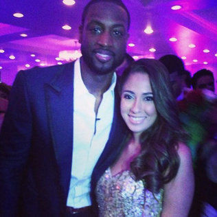 官方：沃尔夫斯堡买断里昂20岁后卫昆贝迪，双方签约至2029年（官宣：沃尔夫斯堡完成从里昂买断20岁后卫昆贝迪，合约至2029年）