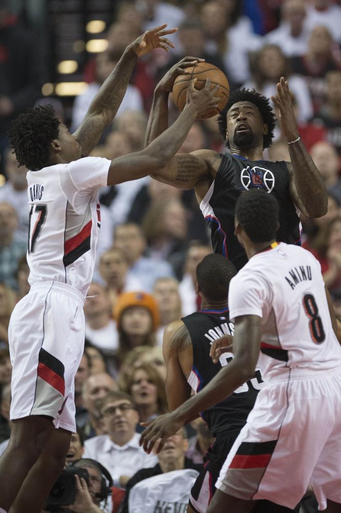 新疆一家进出口贸易公司向阿图什市捐赠足球场，价值1亿元（新疆某进出口贸易公司向阿图什市捐建价值1亿元的足球场）