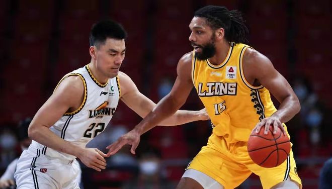 杜兰特全面爆发，首节便展现统治力（杜兰特火力全开，首节就掌控局势）