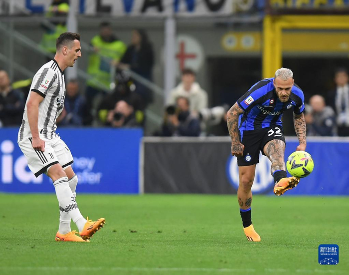 SGA场均正负值+14.96，超过2016年的库里和追梦（SGA场均+／-值+14.96，压过2016年的库里与追梦）