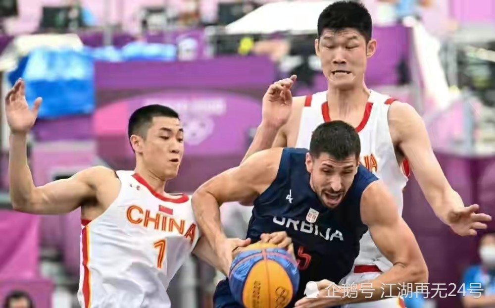 库里今日赛前入场穿加内特战靴，热身换上爱德华兹战靴（库里今日入场穿加内特签名鞋，热身改换爱德华兹战靴）