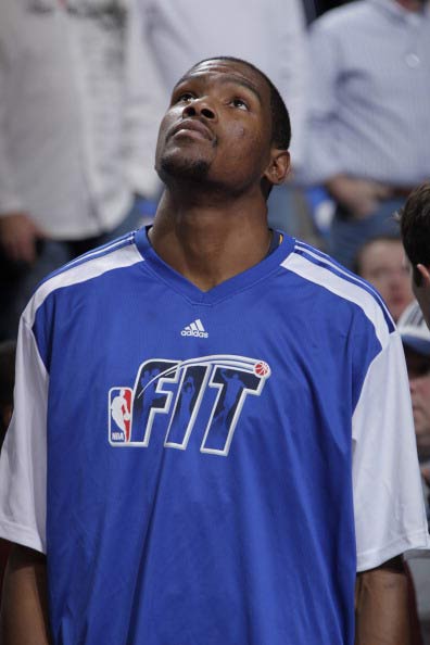 英超劲旅完胜：终结5场不胜，积分追平曼联，距离欧冠区3分（英超劲旅强势反弹：完胜止住五轮不胜，积分追平曼联，距欧冠区仅3分）