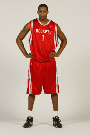 媒体评NBA75大巨星第21名，“狼王”凯文加内特生涯传记（媒体评选NBA 75巨星第21位，“狼王”凯文·加内特生涯回顾）