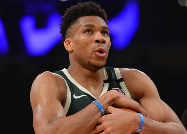 斯维拉尔：不意外我们目前排名榜首，但不该过早关注积分榜（斯维拉尔：领跑并不意外，但现在谈积分榜为时尚早）