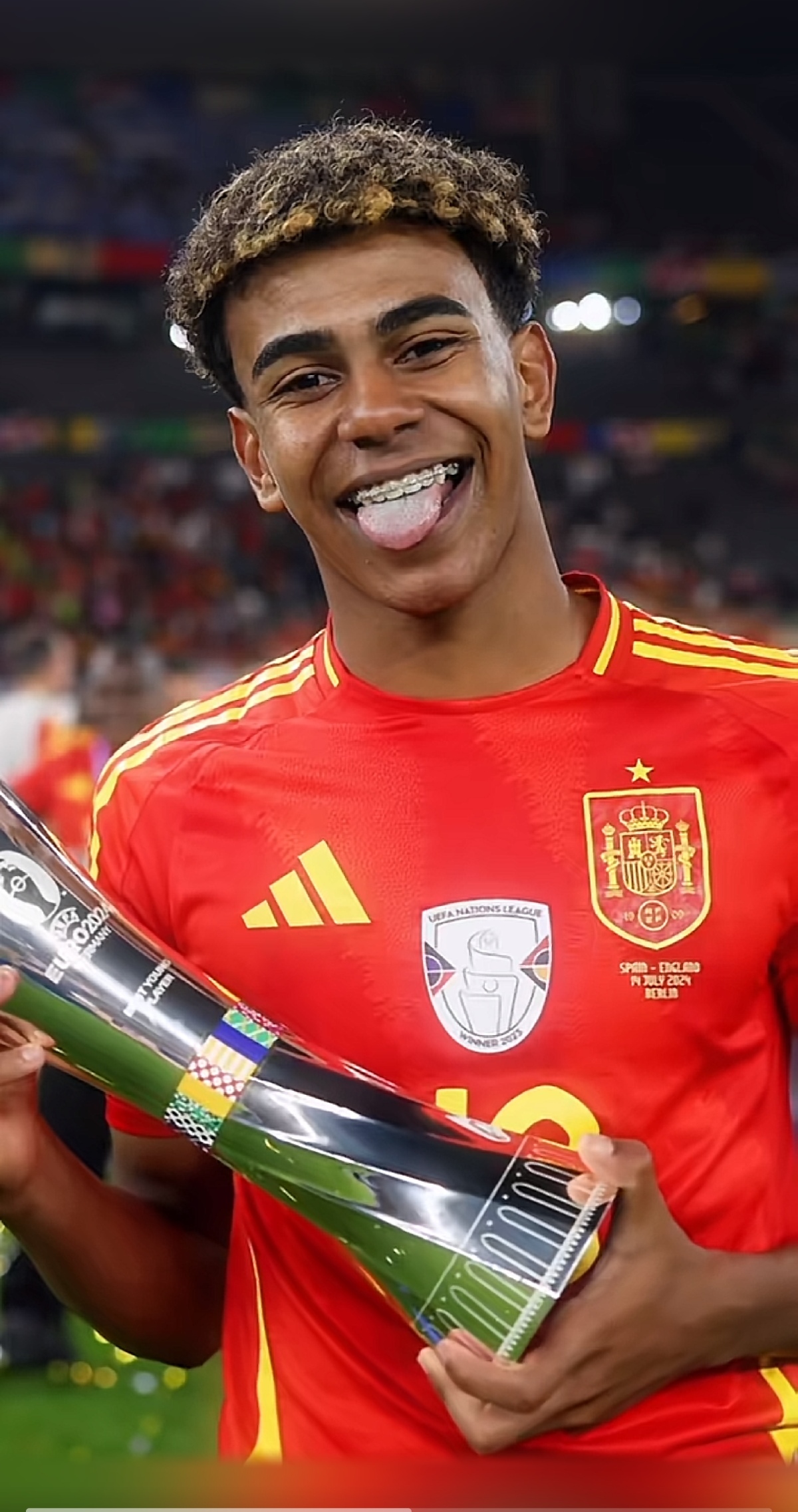 颜骏凌：夺冠的过程每年都不一样，4座中超冠军每一个都不同（颜骏凌：夺冠之路年年不一，四次中超捧杯各具意义）