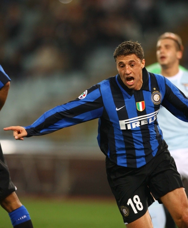 孔帕尼：阿方索等人复出的故事，是我们点燃团队精神的新火焰（孔帕尼：阿方索等人回归，为团队精神注入新火种）