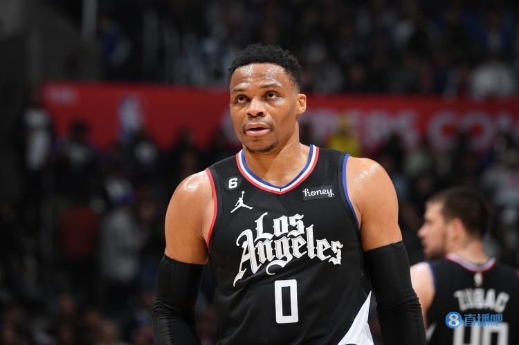 阿利松：我们仍支持主教练，相信他能帮我们扭转局势（阿利松：全队仍力挺主帅，坚信他能扭转颓势）