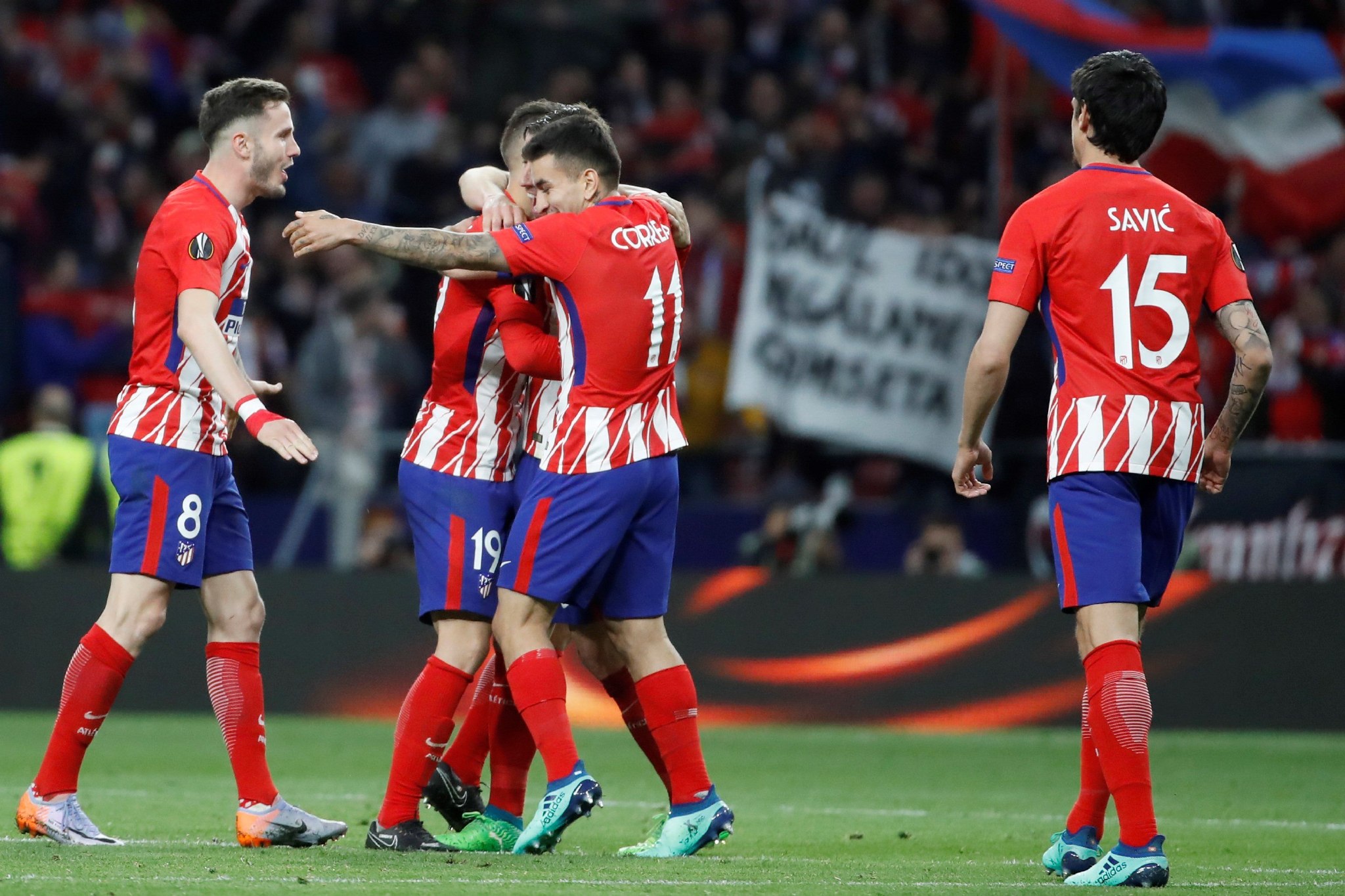 奥格斯堡0-0云达不莱梅，施密德错失良机（奥格斯堡与云达不莱梅0-0收场，施密德挥霍良机）