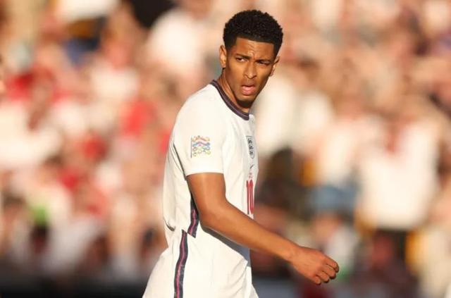 队报预测法国世界杯首战后防线：迪涅、孔德、萨利巴、于帕（队报：法国队世界杯首战后防或为迪涅、孔德、萨利巴、于帕梅卡诺）