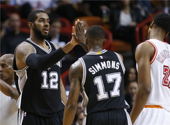 阿斯：皇马绝不会通过竞价来引援中卫，专注于合同到期的球员（阿斯：皇马不参与中卫竞价，重点锁定合同将满的球员）