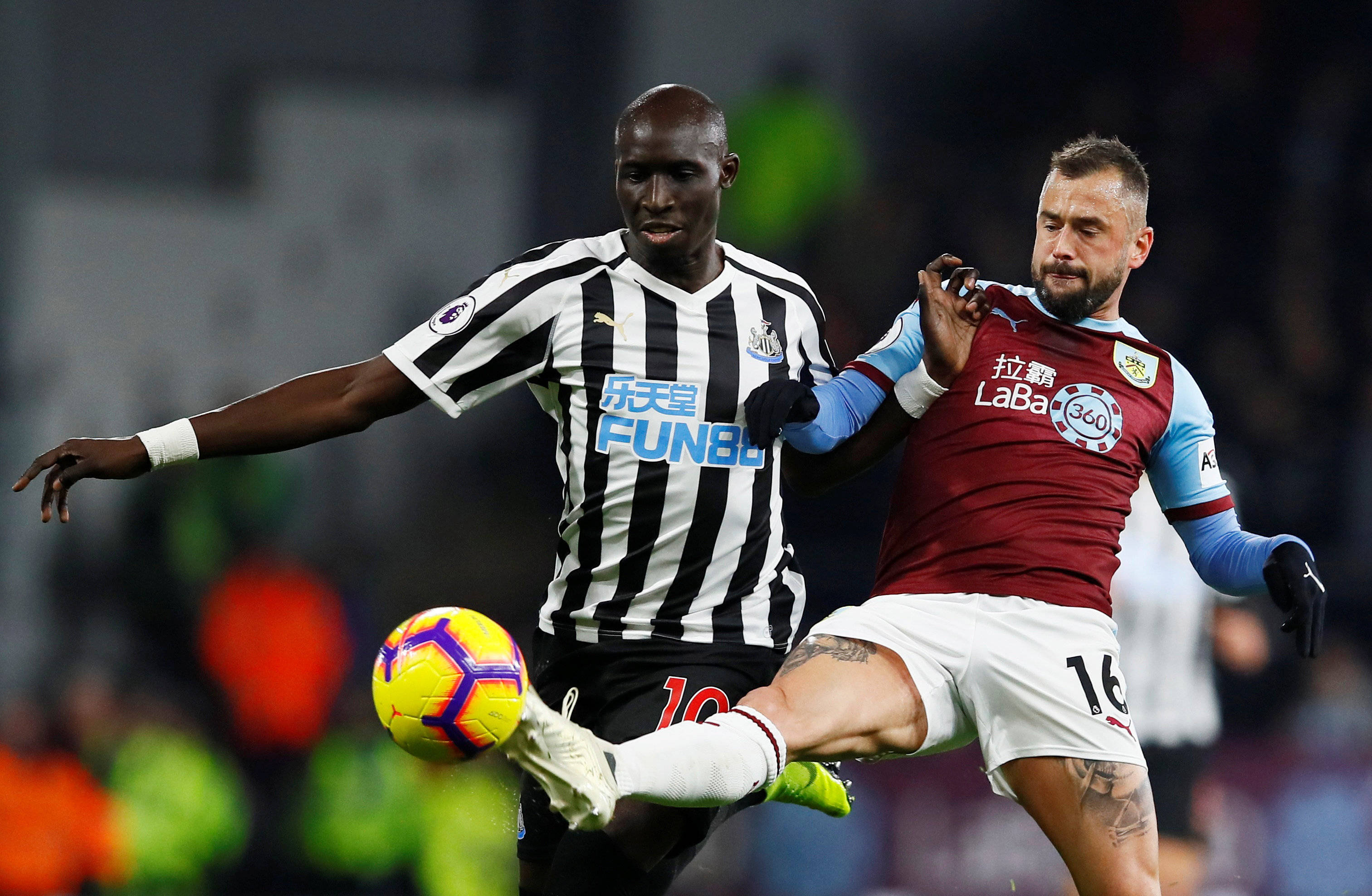 足协杯决赛门票共3.2万张，分区可能会根据售票情况调整（足协杯决赛投放3.2万张门票，分区将随销售情况动态调整）