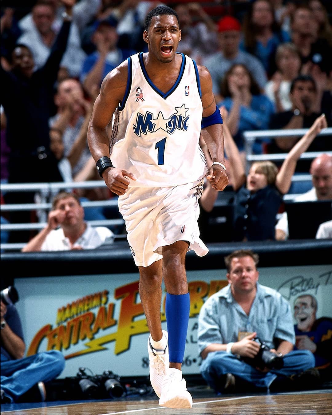 喀麦隆非洲杯大名单：姆伯莫领衔，巴索戈在列，奥纳纳无缘（喀麦隆公布非洲杯阵容：姆伯莫领军，巴索戈入选，奥纳纳落选）