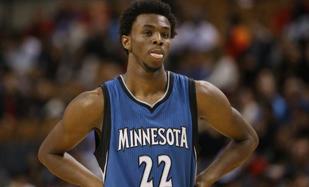 篮球湖人球员关键三分命中率高（湖人球员关键时刻三分球命中率出色）