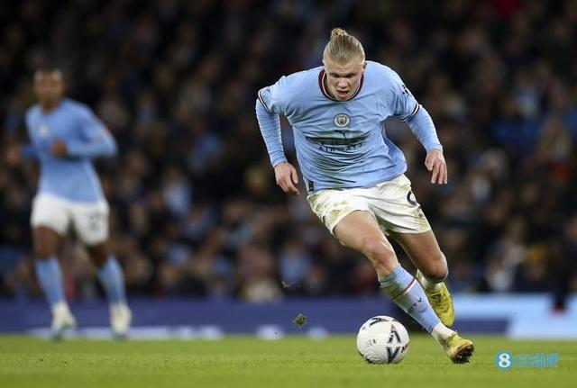 U22国足门将栾毅：少一人作战大家仍团结在一起，平局不容易（U22国足门将栾毅：少打一人仍众志成城，这一分来之不易）